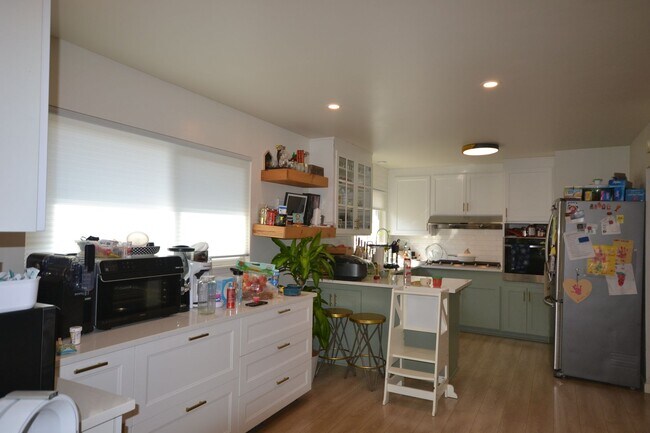 Building Photo - Hayward 3Bed/2Ba Bright & Modern Home with...