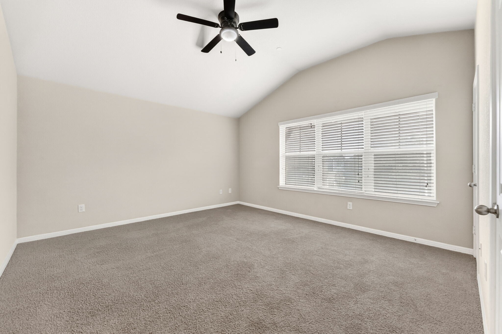 Building Photo - 516 E Slaughter Ln