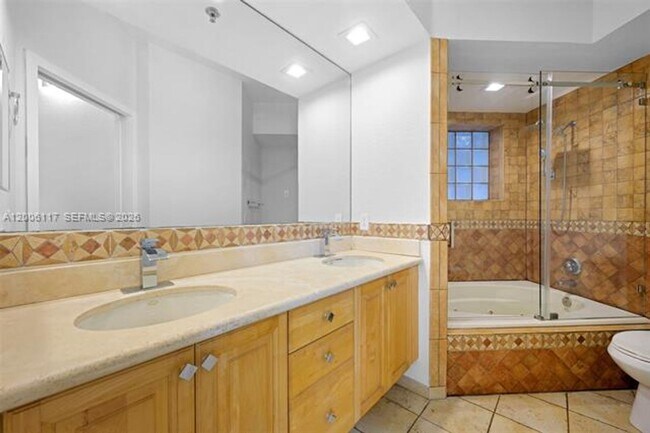 Building Photo - 3255 NE 184th St