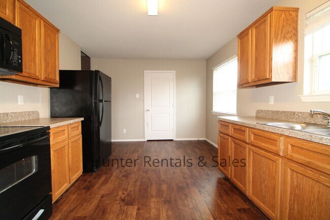 Building Photo - Fabulous Five Bedrooms!