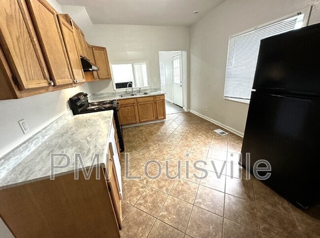 Building Photo - 616 N 28th St