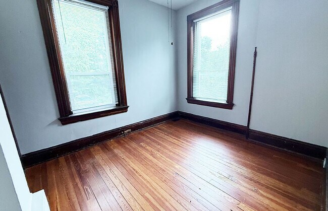 Building Photo - 3220 Bishop St