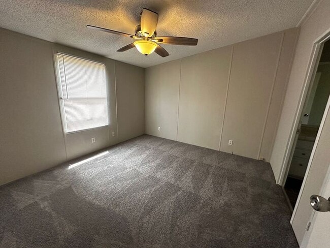 Building Photo - 4636 Rainbow Ln