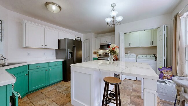 Building Photo - 669 Wolfchase Ct