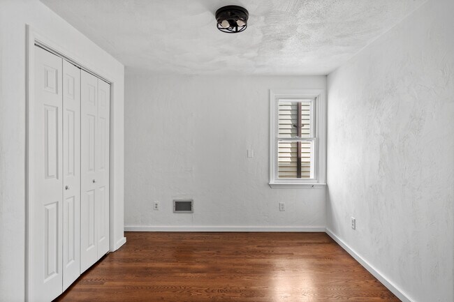 Building Photo - 61 Wordsworth St