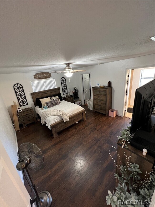 Building Photo - 1211 W Newbury St