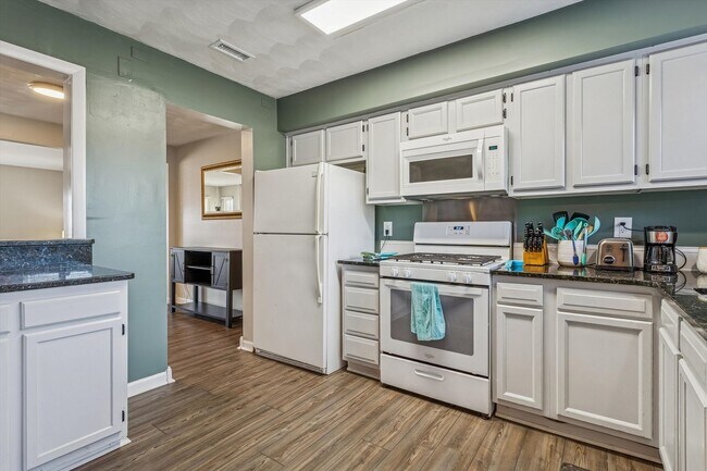 Building Photo - Turnkey, Furnished, All Inclusive Rental in Virginia Beach's Ocean Lakes Community