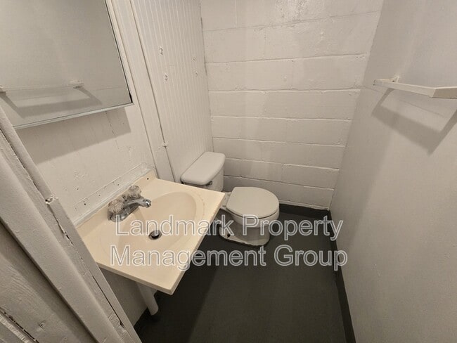 Building Photo - 10978 Craft St