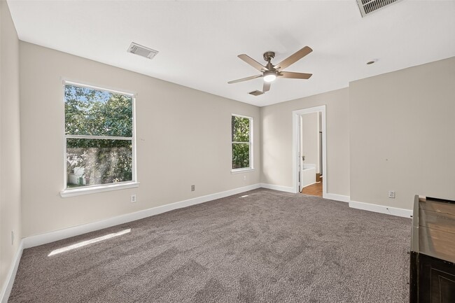 Building Photo - 18174 Woodsdale Ct