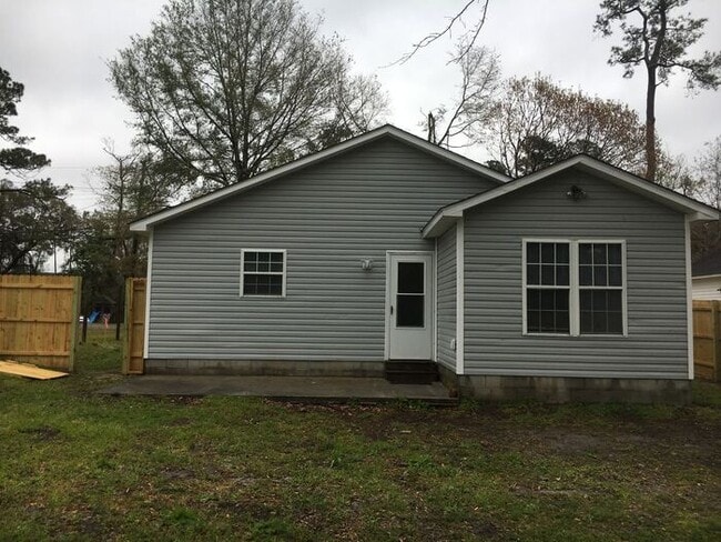 Building Photo - Cute one level Cottage 3 BR home close to ...
