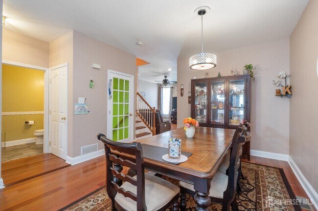 Building Photo - 802 Yarrow Cir