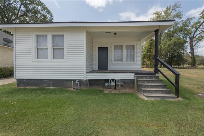 Primary Photo - 108 Reagan St