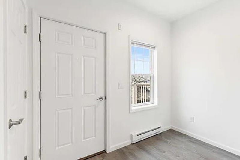 Building Photo - 50R Maplewood Ave