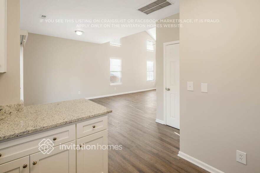 Building Photo - 3732 Bullard St