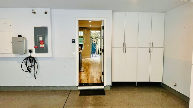 Building Photo - 436 Persimmon Cmn