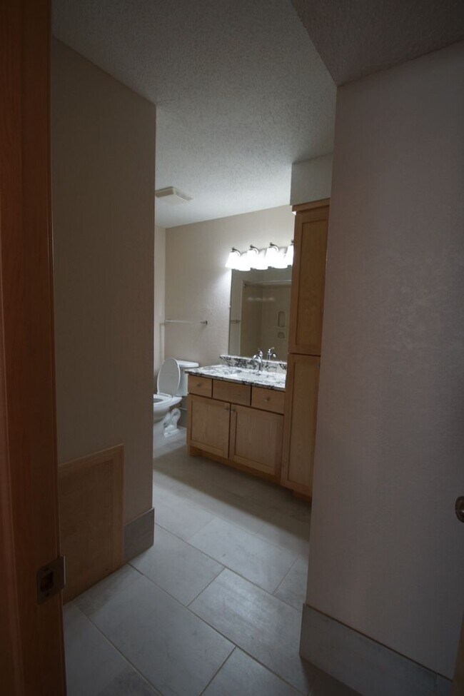 Building Photo - Modern First-Floor One Bedroom with In-Unit Laundry