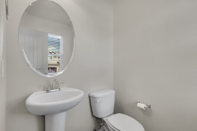 Building Photo - $2,295.00, 3-bedroom, 2.5-bathroom in Colo...