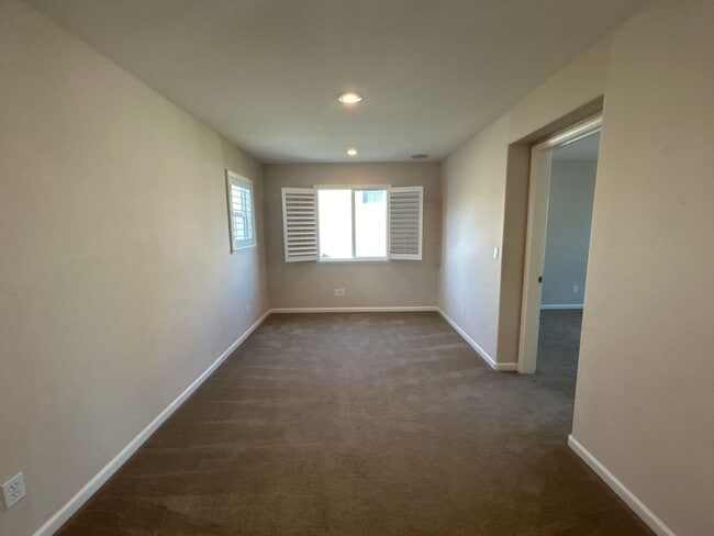 Building Photo - 212 Riverbend Ln