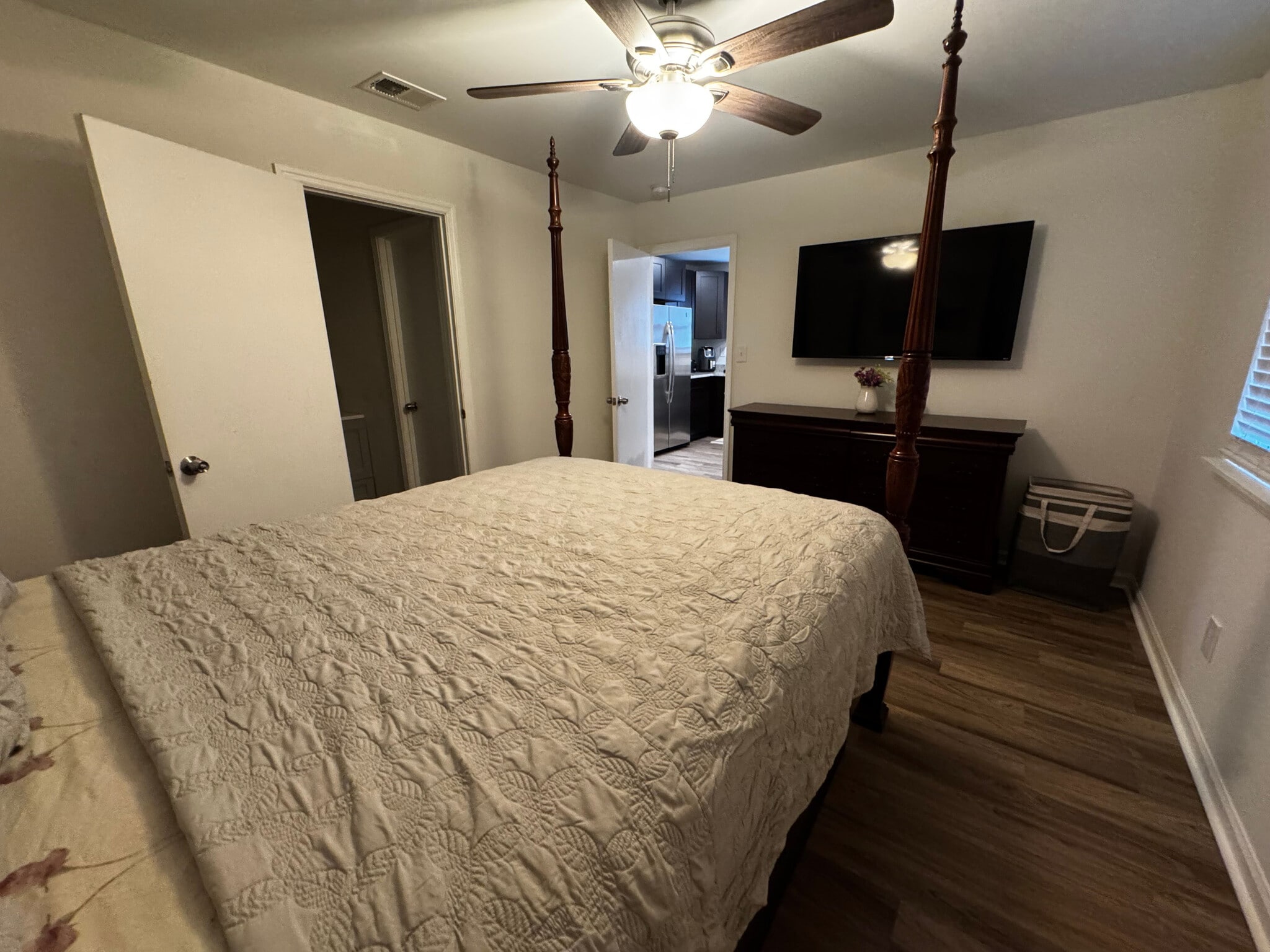 Building Photo - Room in Duplex on Washington St