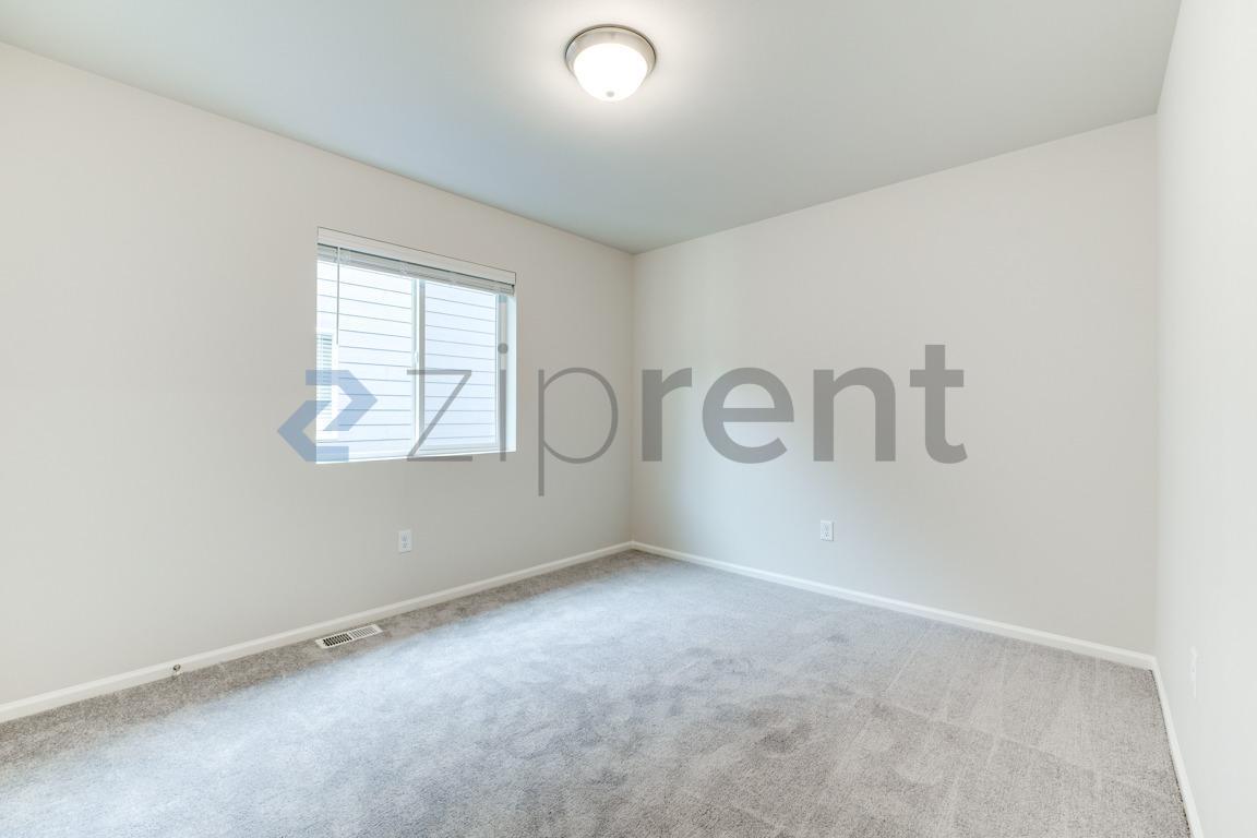Building Photo - Unit