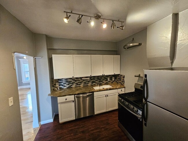 Building Photo - 1807 E 37th Ave