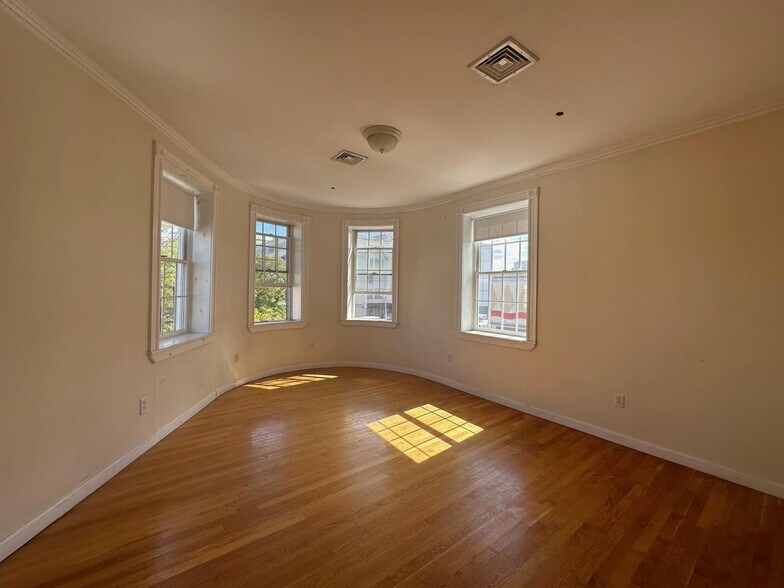 Building Photo - 14 Quincy St