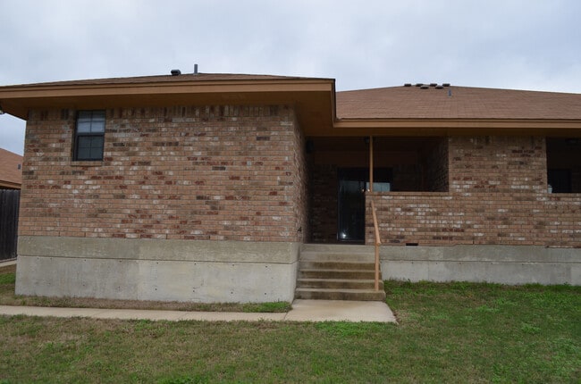 Building Photo - 912Rebecca