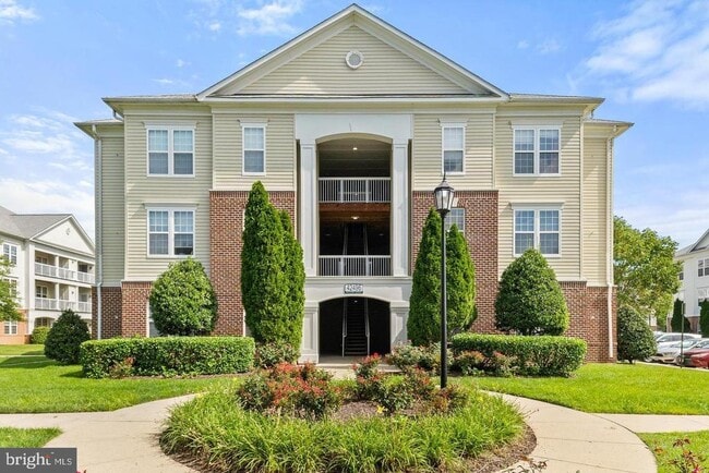 Building Photo - 42496 Mayflower Terrace