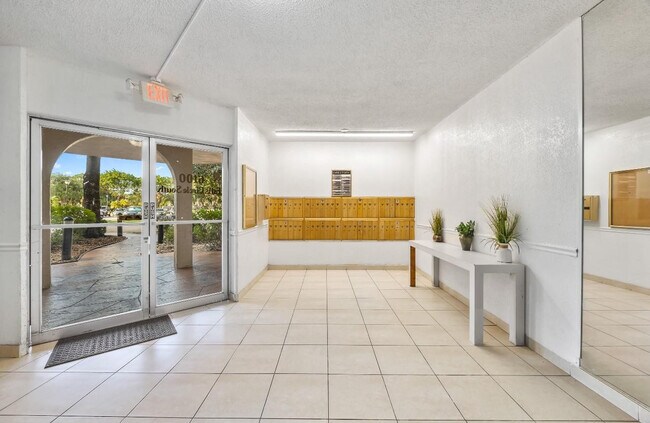 Building Photo - 6100 S Falls Cir Dr