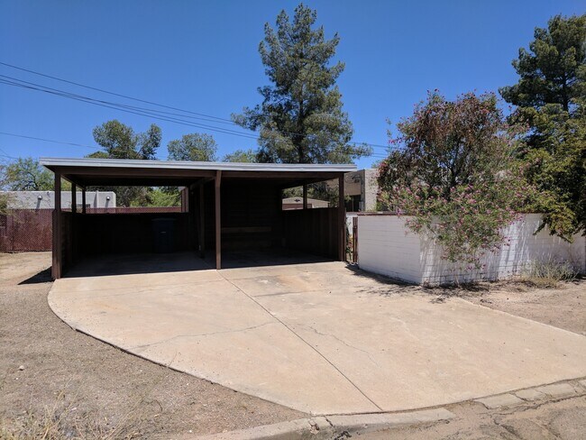 Building Photo - 2 Bedroom and 1 Bath Rental