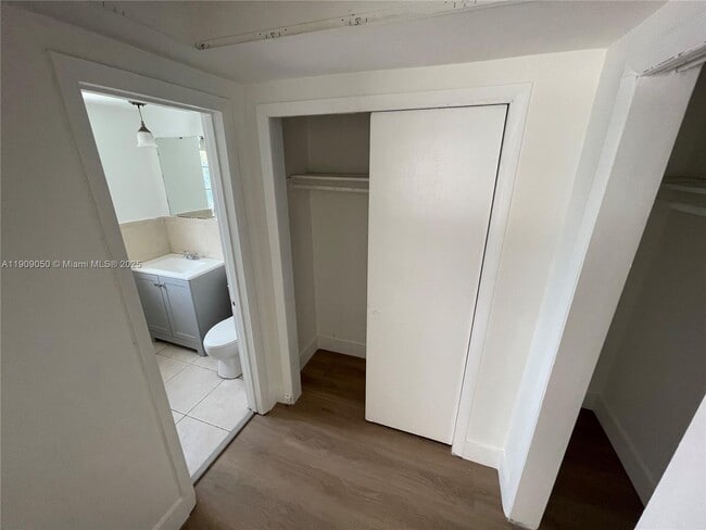 Building Photo - 13700 NE 6th Ave