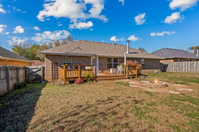 Building Photo - PRE-LEASING! 3 Bedroom in Battlefield