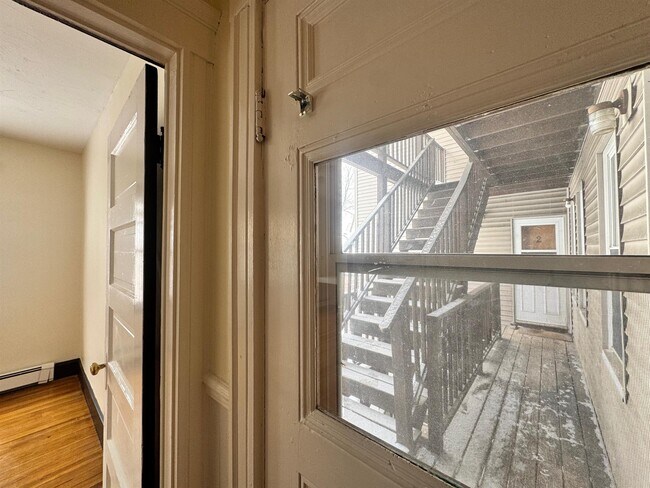 Building Photo - 40A Linden Ave