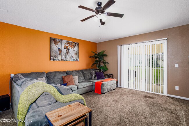 Building Photo - 8482 Julia Marie Cir