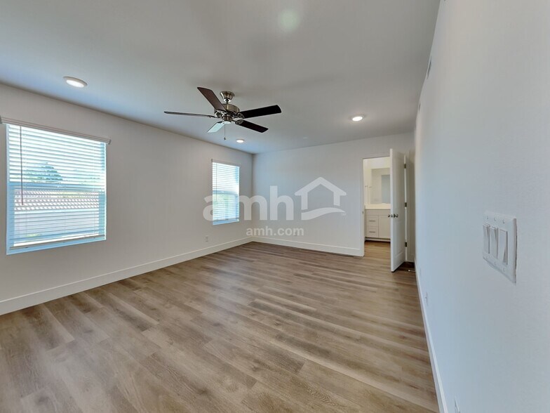 Building Photo - 9130 Fiesta Impatiens Ct