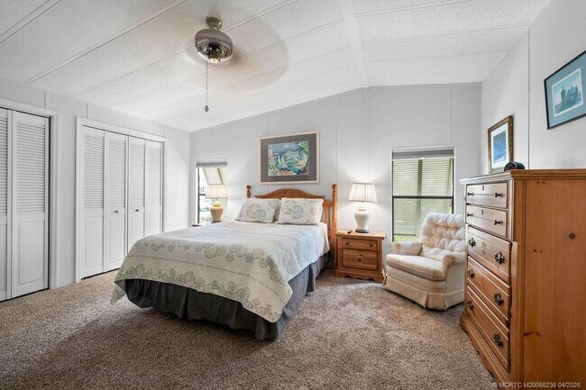 Building Photo - 7894 SE Saratoga Dr