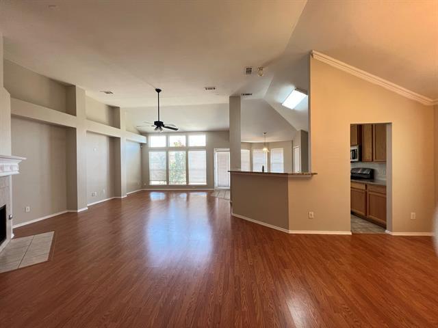 Building Photo - 217 Willowlake Dr