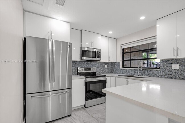 Building Photo - 6023 SW 133rd Ct