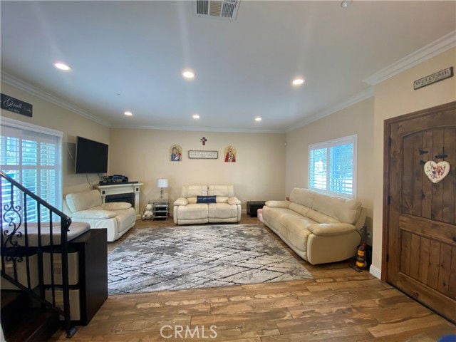 Building Photo - 9116 Florence Ave