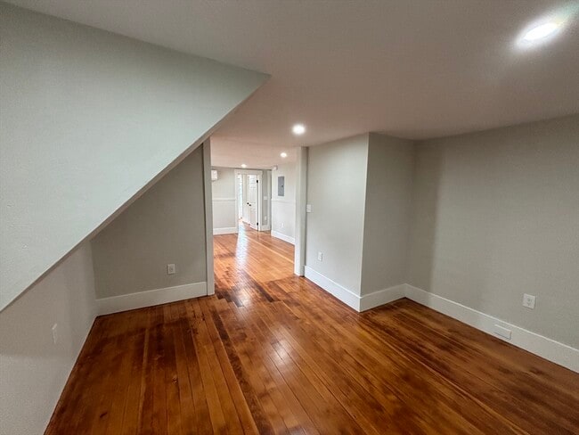 Building Photo - 22 Pleasant St