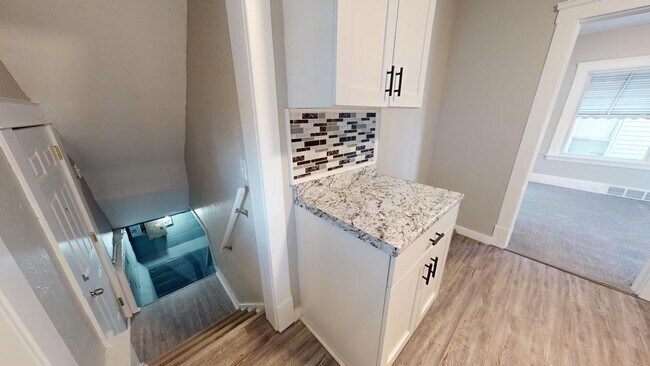 Building Photo - 3 Bed / 1 Bath in Cleveland!