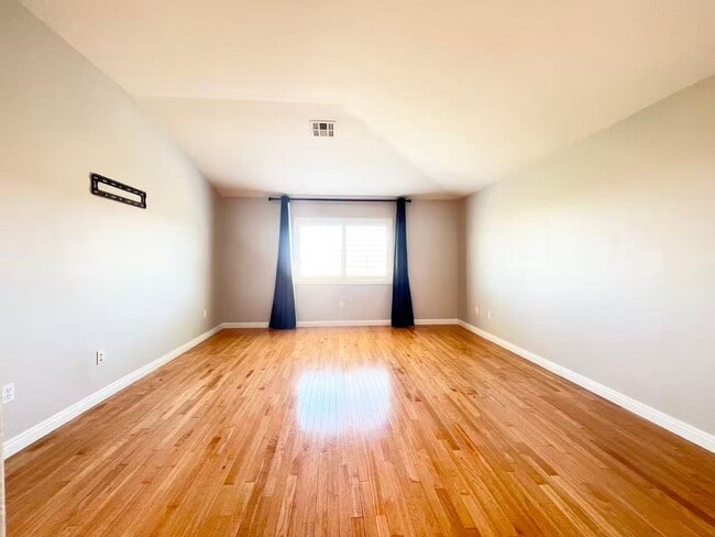 Building Photo - 538 Los Hermanos St
