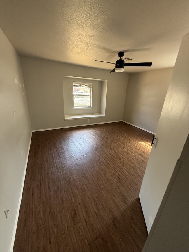 Building Photo - 507 Meadow Lake Dr