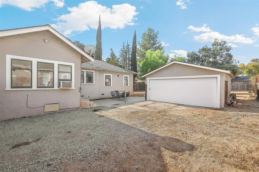 Building Photo - 7831 Eigleberry St