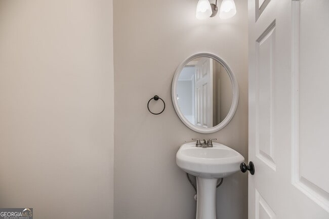 Building Photo - 960 N Grand Ave NW