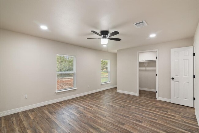 Building Photo - 1622 Hollow Hook Rd