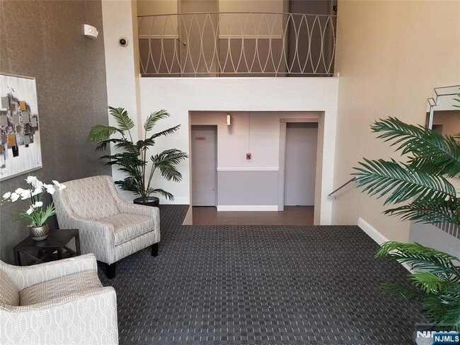 Building Photo - 40 Zabriskie St