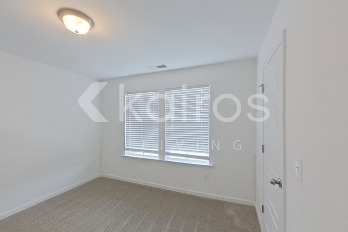 Building Photo - 306 Silver Maple Ln