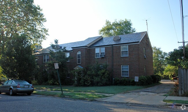Building Photo - 1320-1324 Kenmore Ave