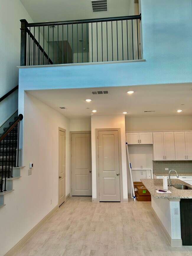 Building Photo - 4165 Shavano Dr